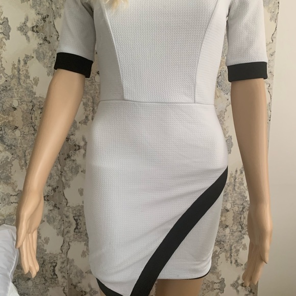 Bodycon asymmetrical white and black dress - Picture 2 of 4